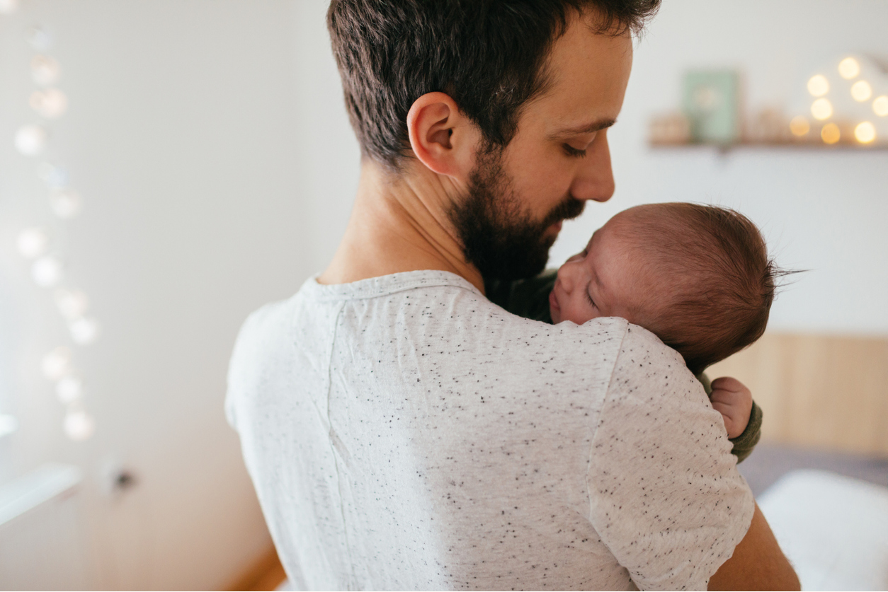 hospital bag checklist for dad with new baby